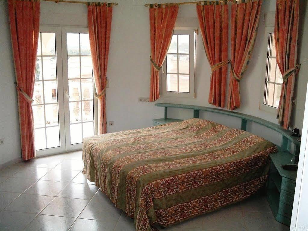 Pension Los Caballos Els Poblets Chambre photo